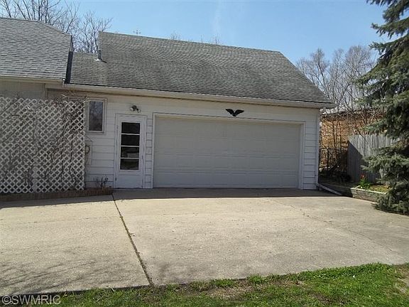 3rd image of 315 Post Ave