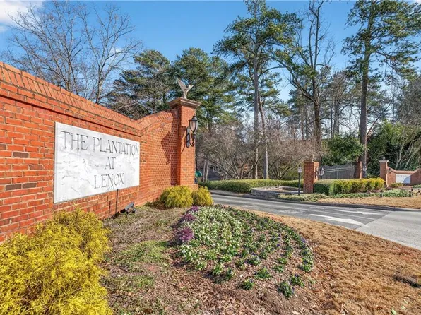 27405 Plantation Dr NE, Atlanta, GA 30324