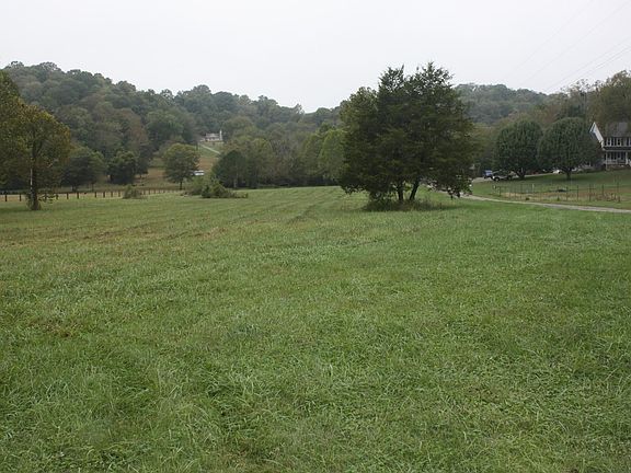 3rd image of 5679 Carters Creek Pike