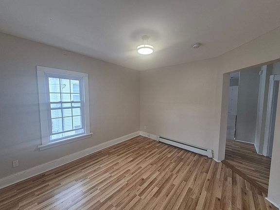 4th image of 25 Howard Ave