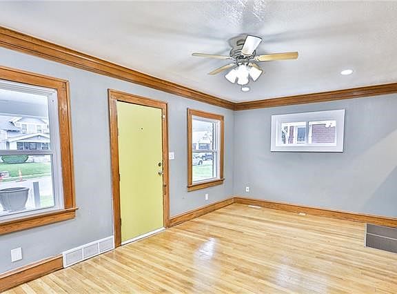 5th image of 3327 Askew Ave