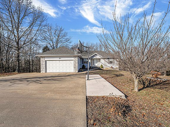 2nd image of 253 Tomahawk Drive