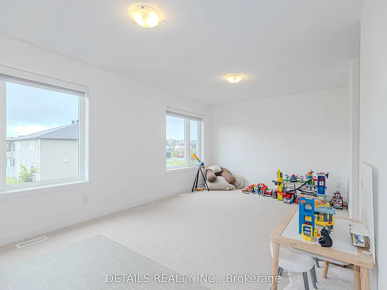 67 Viceroy Mews — Photo 30