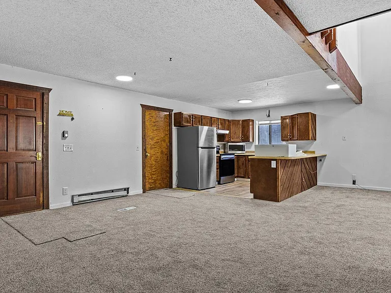 1108 Parkwood Ln — Photo 4