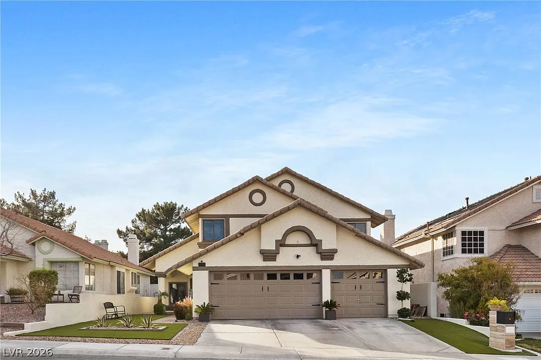 4 bed, 3.0 bath, 2579 sqft, $3,400 — Photo 1