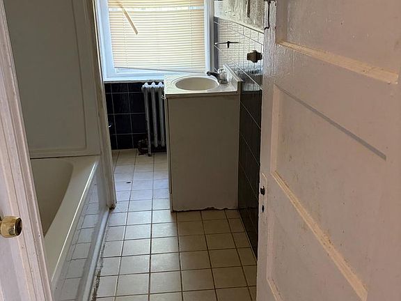 5th image of 3468 N Hope St