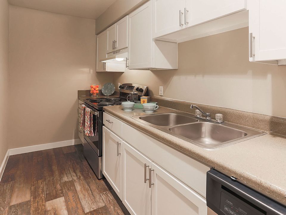 1st image of 2000 Red Lion Sq #2