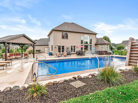 2nd image of 56407 Sylvan Meadows Ln