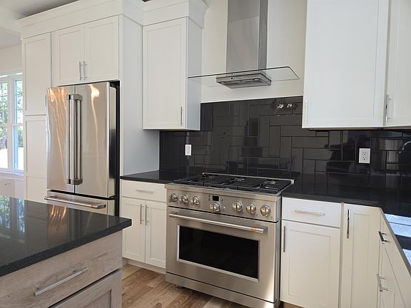5th image of 19 Shearwater Drive #1903