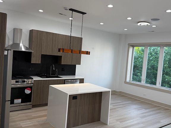 4th image of 4232 S Langley Ave #2