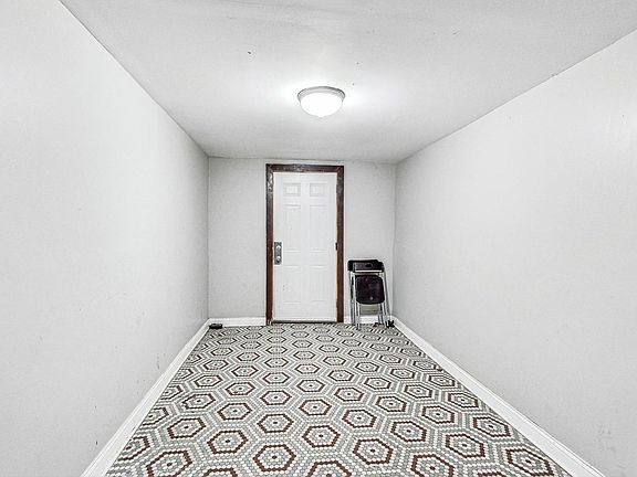 4th image of 4056 W Van Buren St