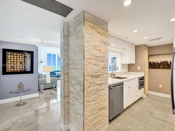 3rd image of 610 W Las Olas Blvd APT 1816N