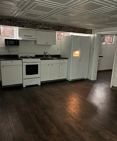 121 E Scribner Ave — Photo 1