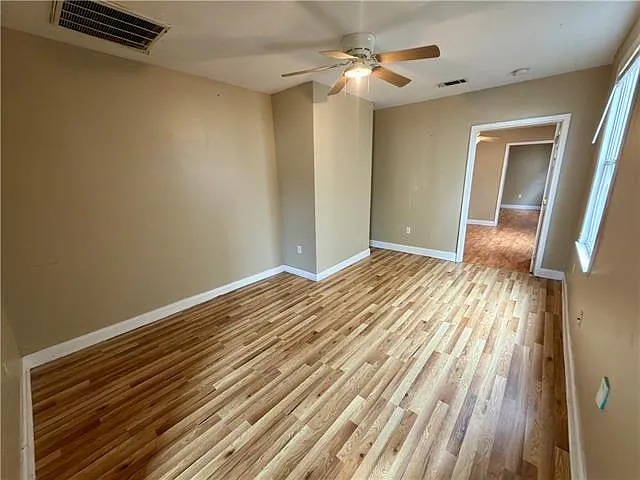 3 bed, 1.0 bath, 866 sqft, $1,200 — Photo 4