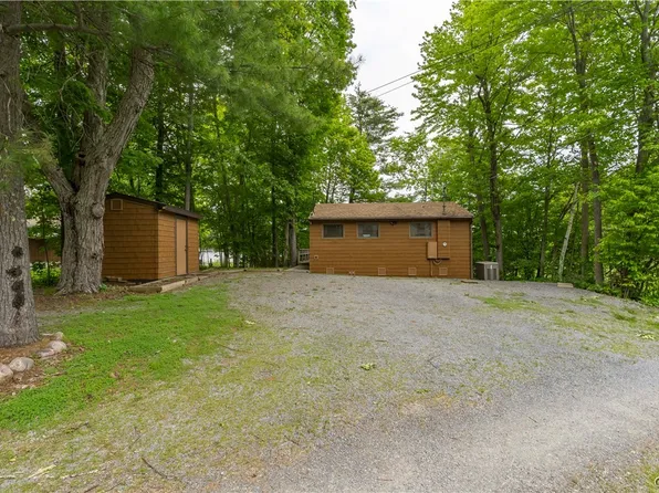 18561 E View Dr, Wellesley Island, NY 13640