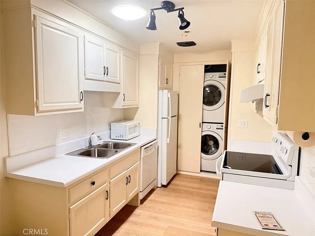 1 bed, 679 sqft, $2,475 — Photo 2
