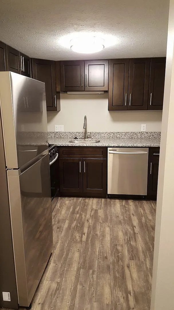 Cross Creek Apartments — Photo 2
