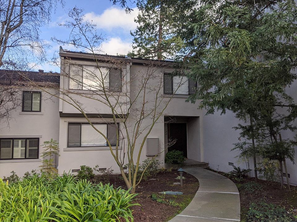 1st image of 122 Sand Hill Cir