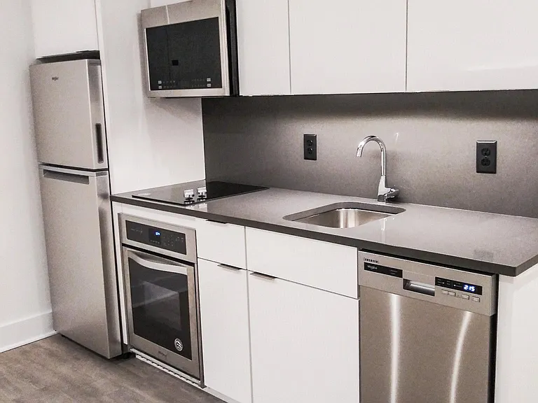 425 N Prince St #4 — Photo 2