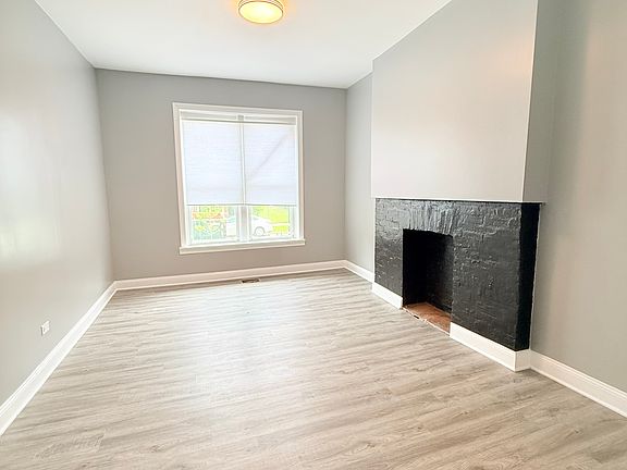3rd image of 1444 N Talman Ave #1