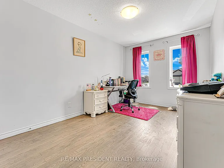 573 Forman Ave — Photo 10
