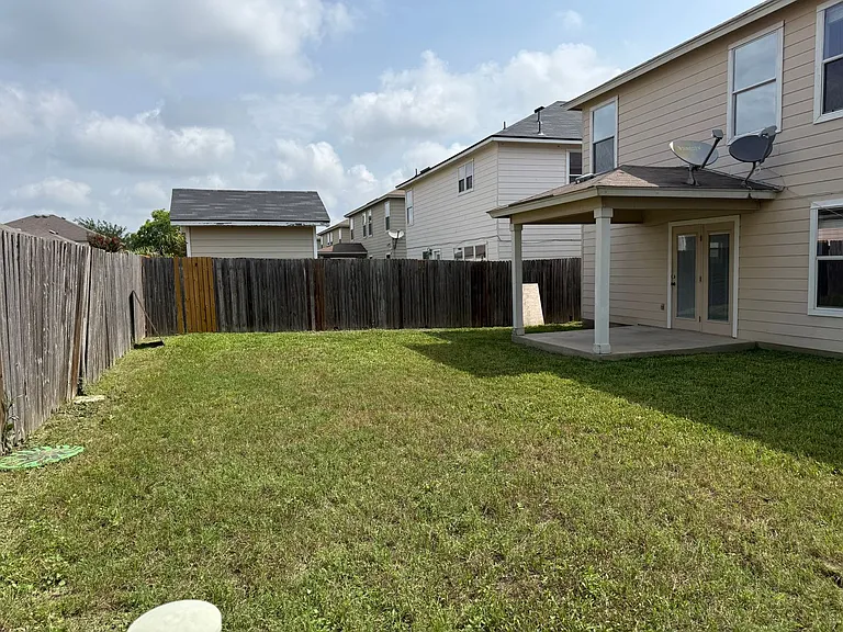 2127 Red Rock Xing — Photo 31