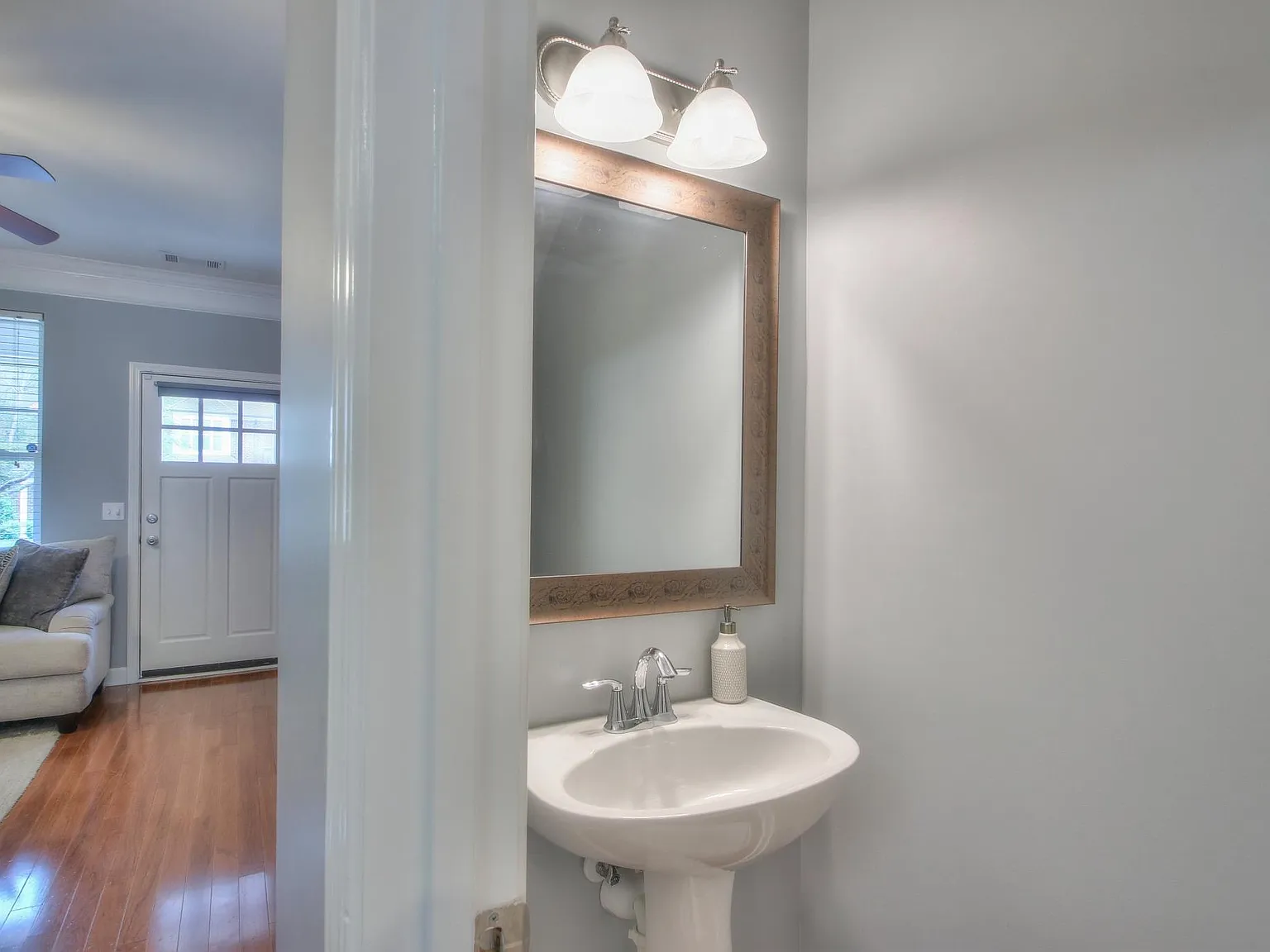 2 bed, 2.5 bath, 1269 sqft, $2,850 — Photo 4
