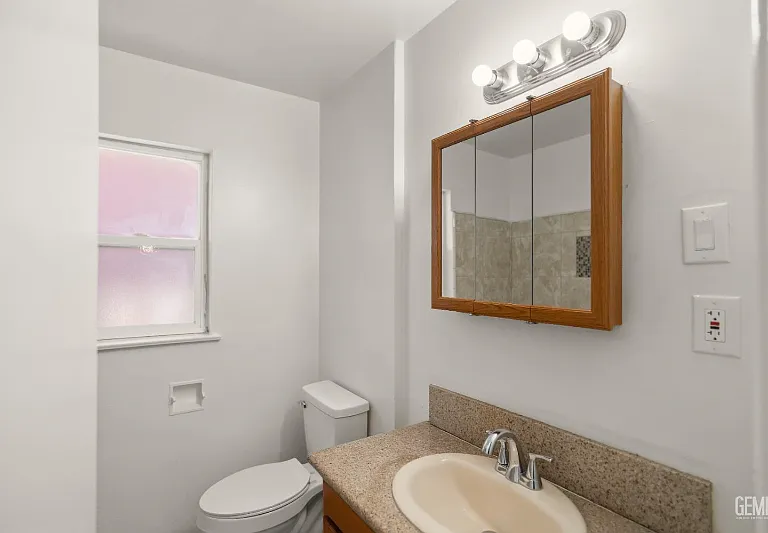 1018 Chester Pl — Photo 6