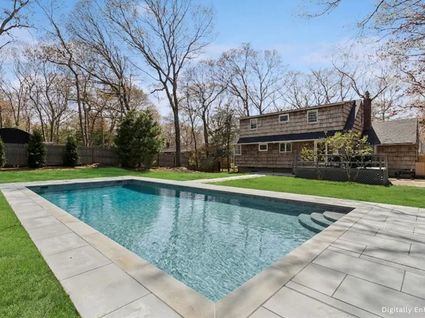 135 Pembroke Dr, East Hampton, NY 11937