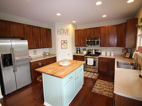 3rd image of W195N17293 English Oaks Dr
