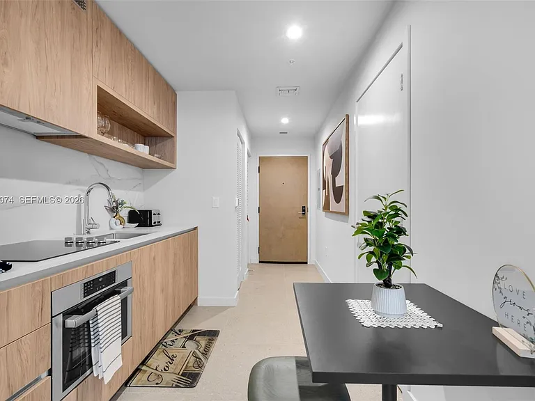 11 NE 6th St #Townhouse 2808 — Photo 3