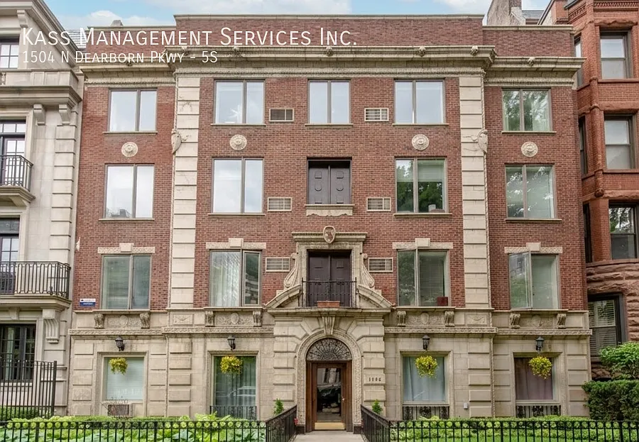 1504 N Dearborn Pkwy, Chicago, IL