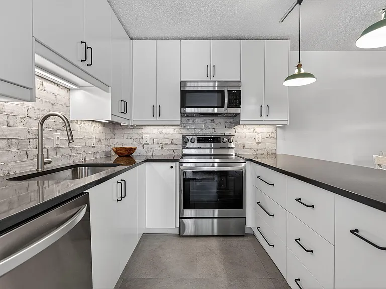 825 Center St #32B — Photo 11