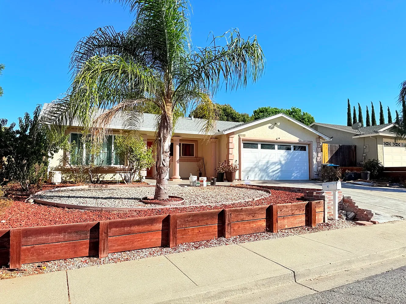 4 bed, 1600 sqft, $3,295 — Photo 3