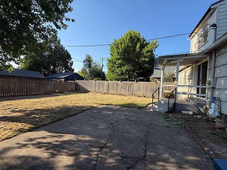 1435 18th St NE — Photo 7