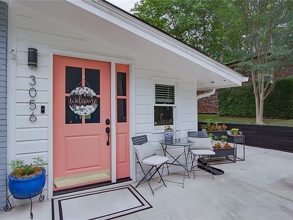 3rd image of 3056 Vine Cir