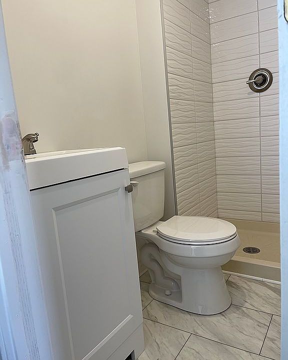 1st image of 942 S 32nd St