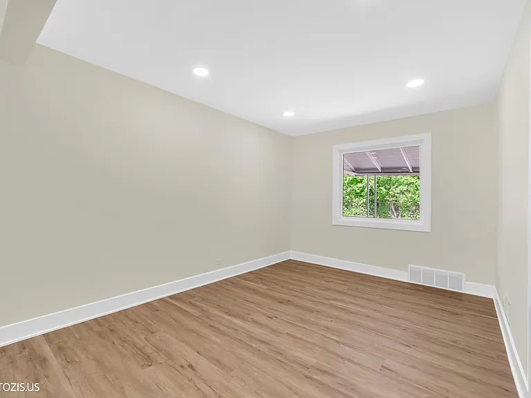 803 Brummel St — Photo 13