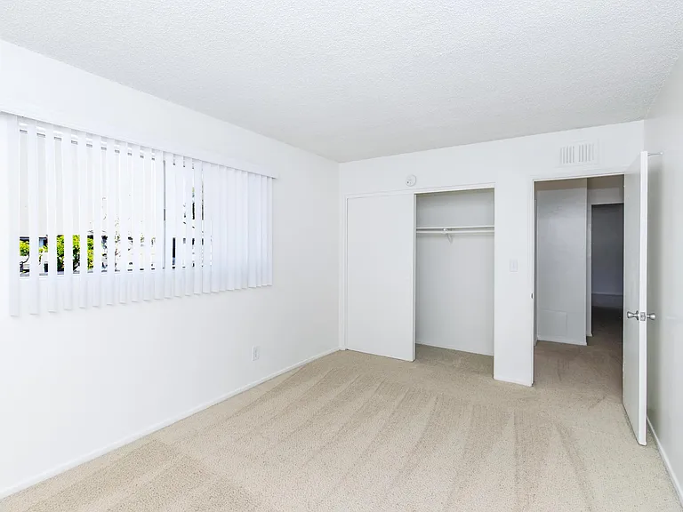 Buena La Vista Apartment Homes — Photo 41
