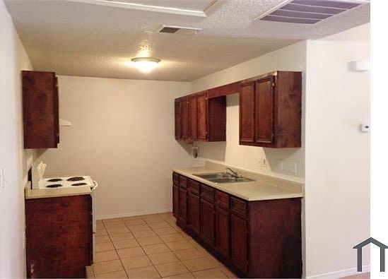 3rd image of 7623 Windsor Oaks