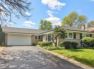 807 E Golfview Dr, Mount Prospect, IL 60056