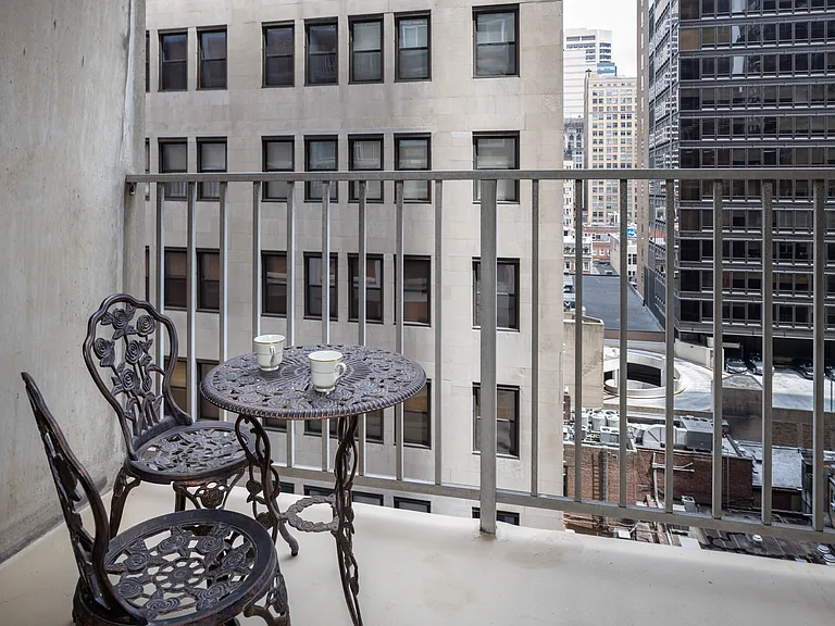 1500 Locust — Photo 11