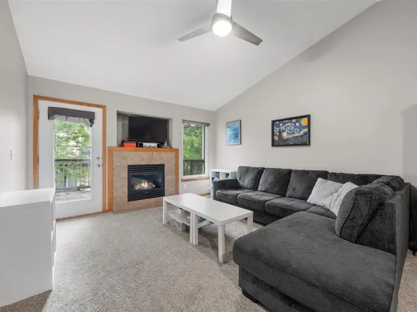 1005 Twilight Dr, North Liberty, IA 52317