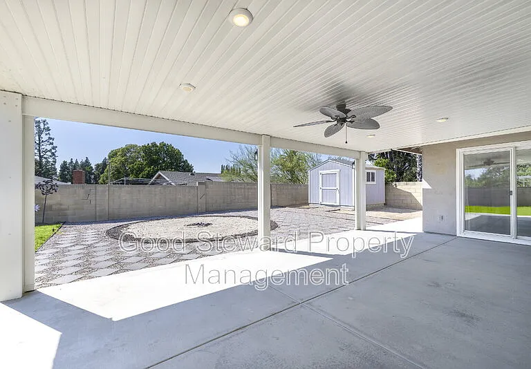 1219 N Van Buren St — Photo 35