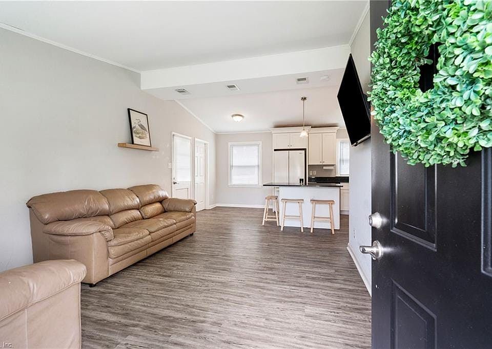 1st image of 125 Beechwood Dr