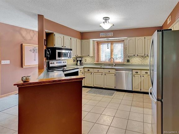2nd image of 804 Sand Stone Dr