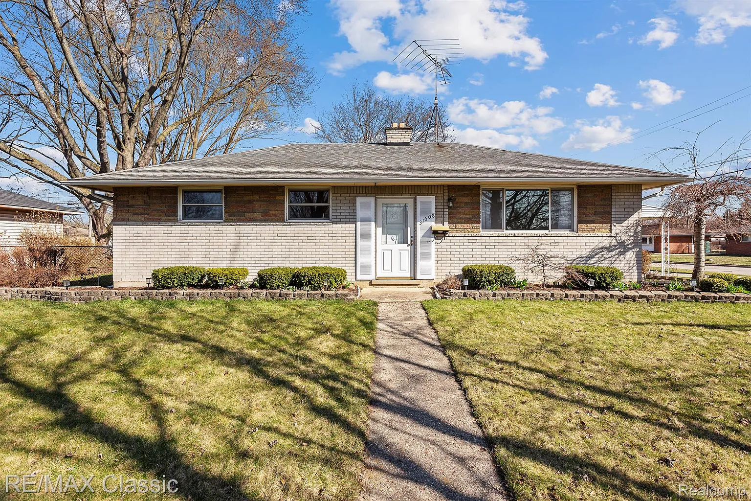 31608 Stellwagen St photo 1