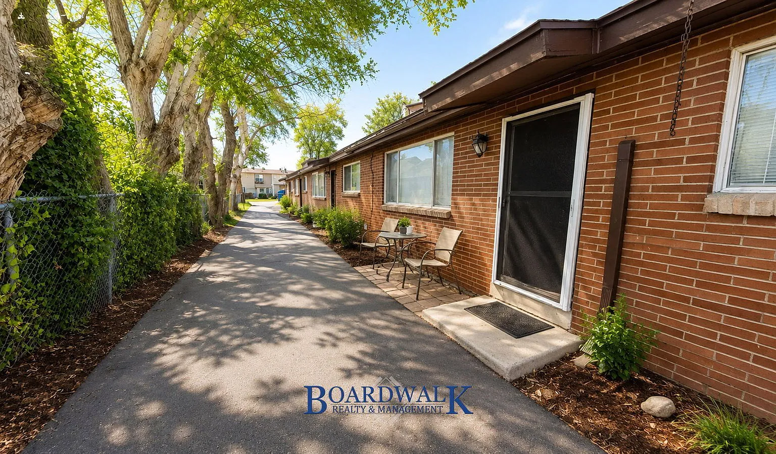2 bed, 1.0 bath, 900 sqft, $1,225 — Photo 1