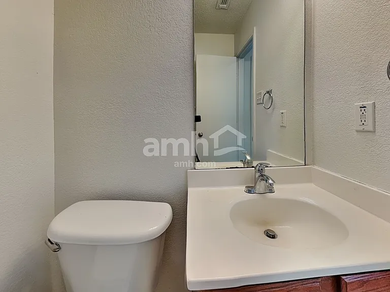 818 La Sierra Ct — Photo 13