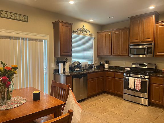 4th image of 323 Gold Creek Dr